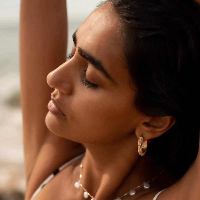 Make your eyelashes and eyebrows fresh and free of burden in summer